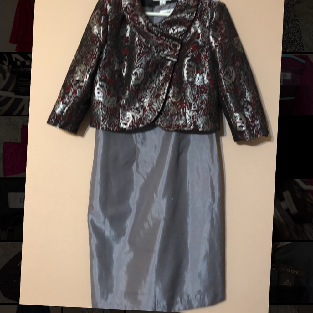 Grey Metallic dress suit with red detail